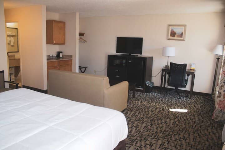 Room 9 of 18