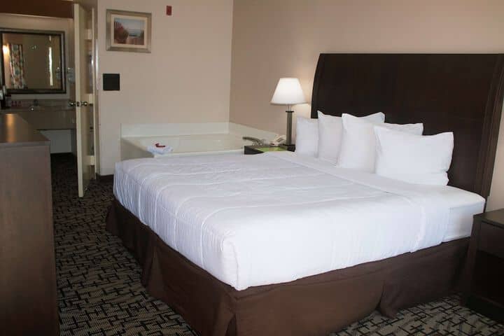 Room 7 of 18