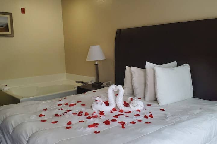 Room 5 of 18